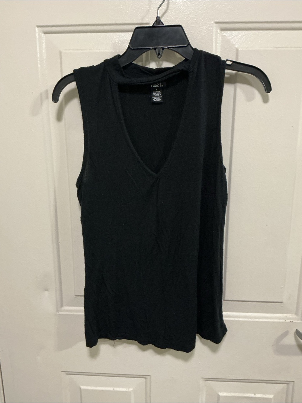 Rue21 Black V-Neck Sleeveless Tank